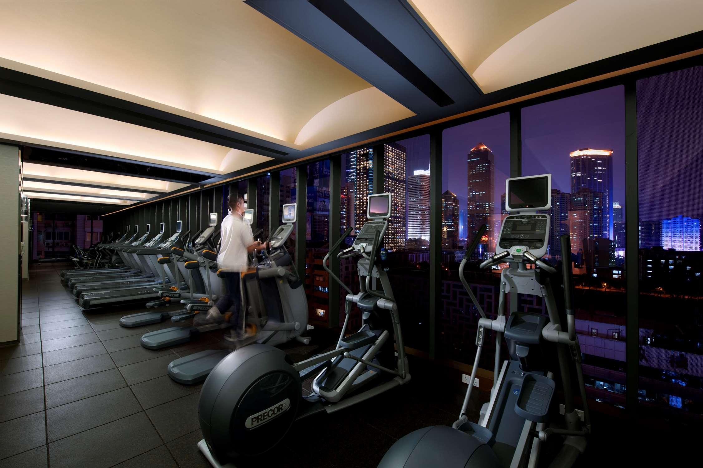 Hilton Guangzhou Tianhe Hotel Ngoại thất bức ảnh The gym at the hotel