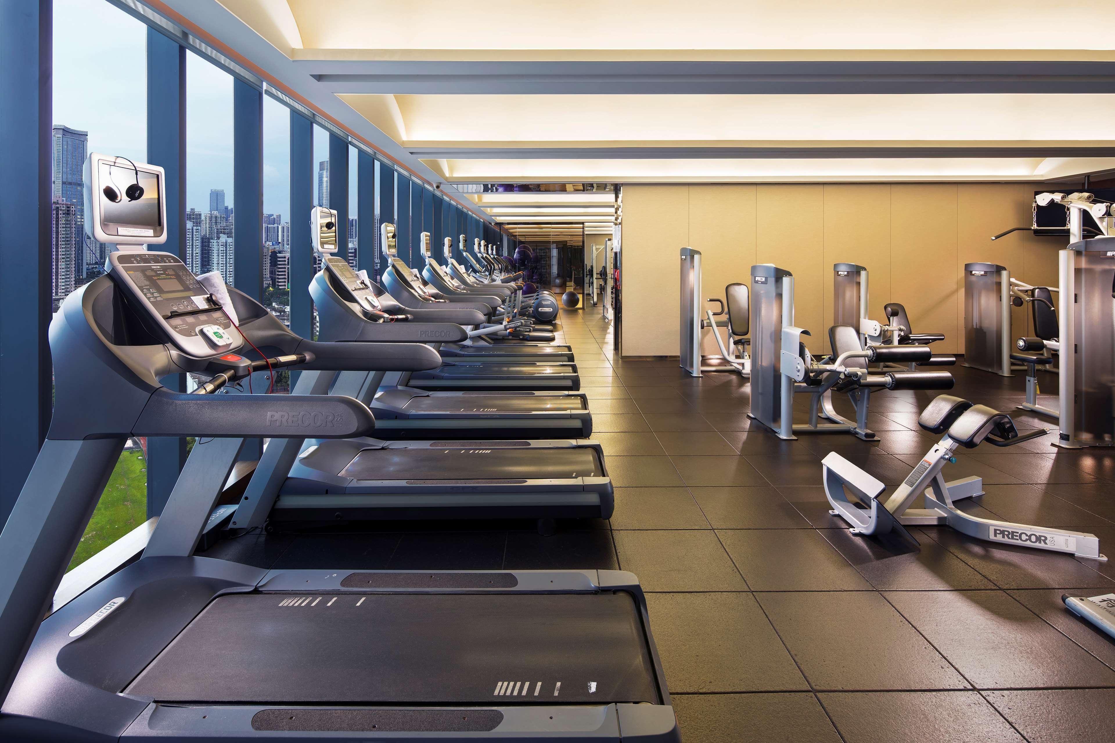 Hilton Guangzhou Tianhe Hotel Ngoại thất bức ảnh The gym at the hotel
