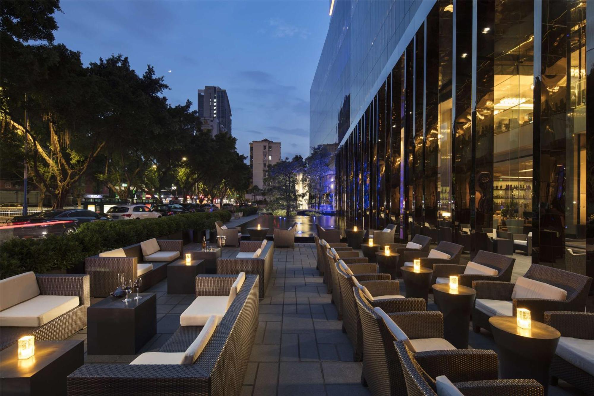 Hilton Guangzhou Tianhe Hotel Ngoại thất bức ảnh The outdoor terrace at the bar