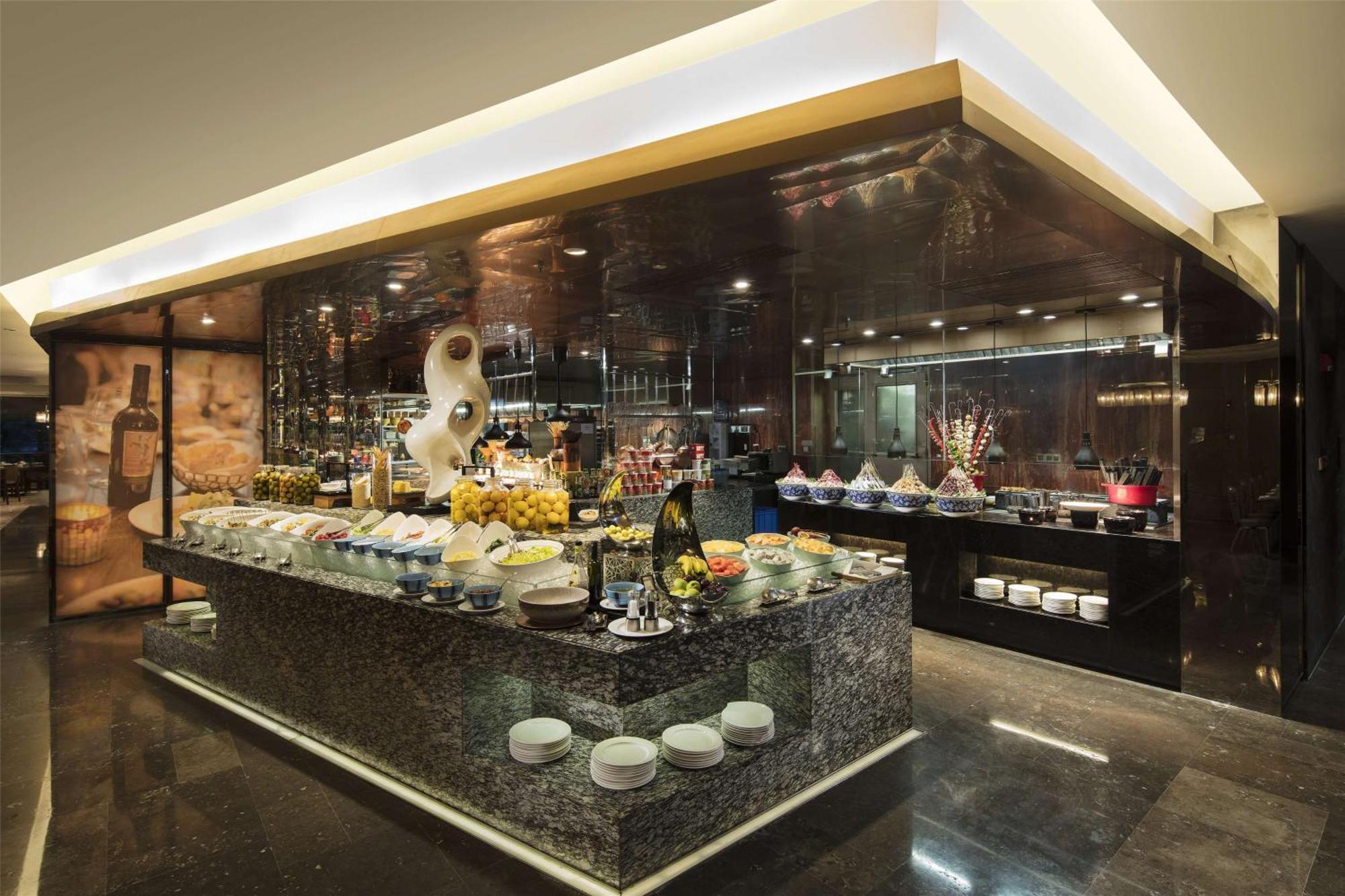Hilton Guangzhou Tianhe Hotel Ngoại thất bức ảnh The buffet at the lobby