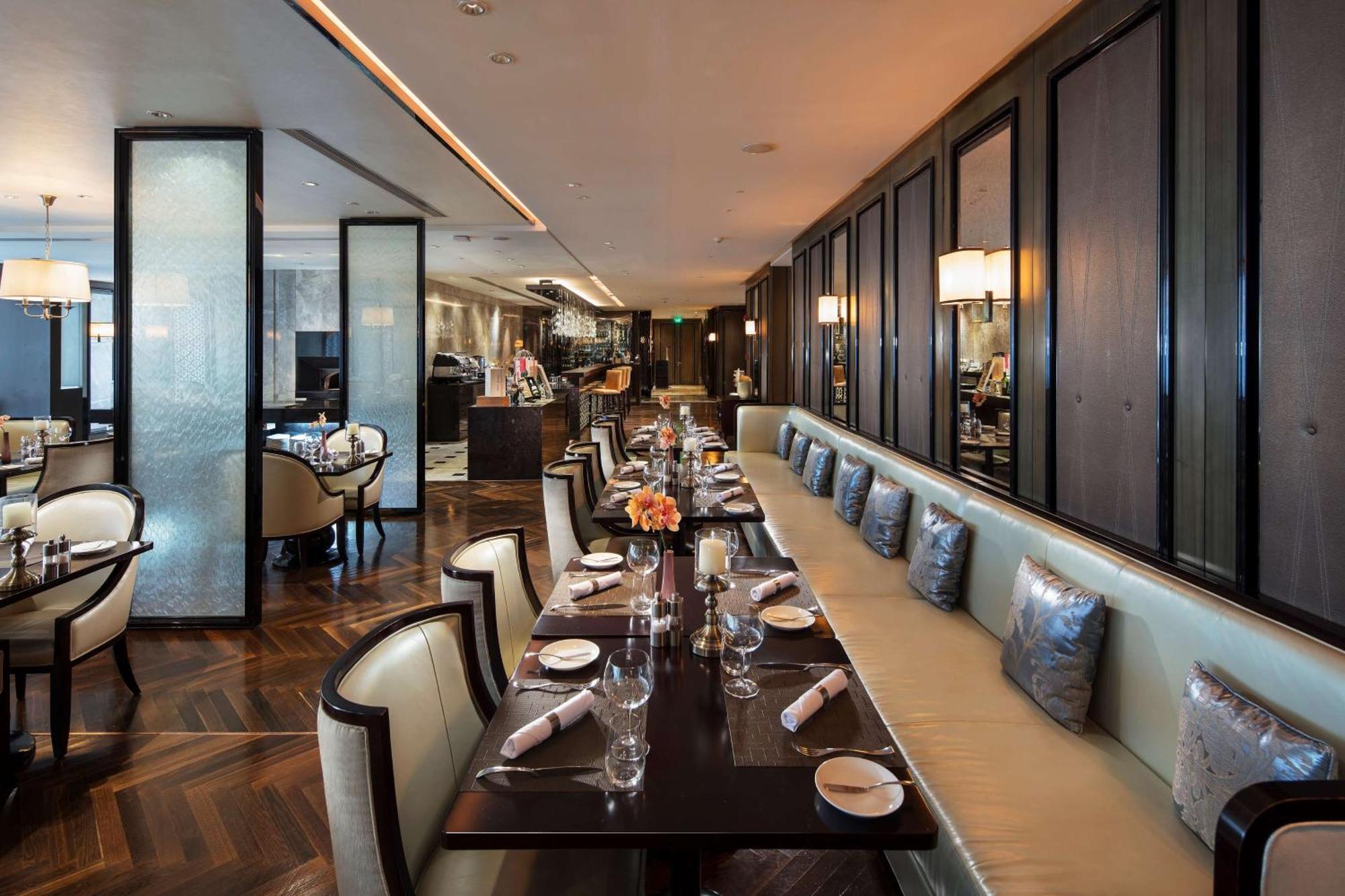Hilton Guangzhou Tianhe Hotel Ngoại thất bức ảnh The restaurant at The Dorchester