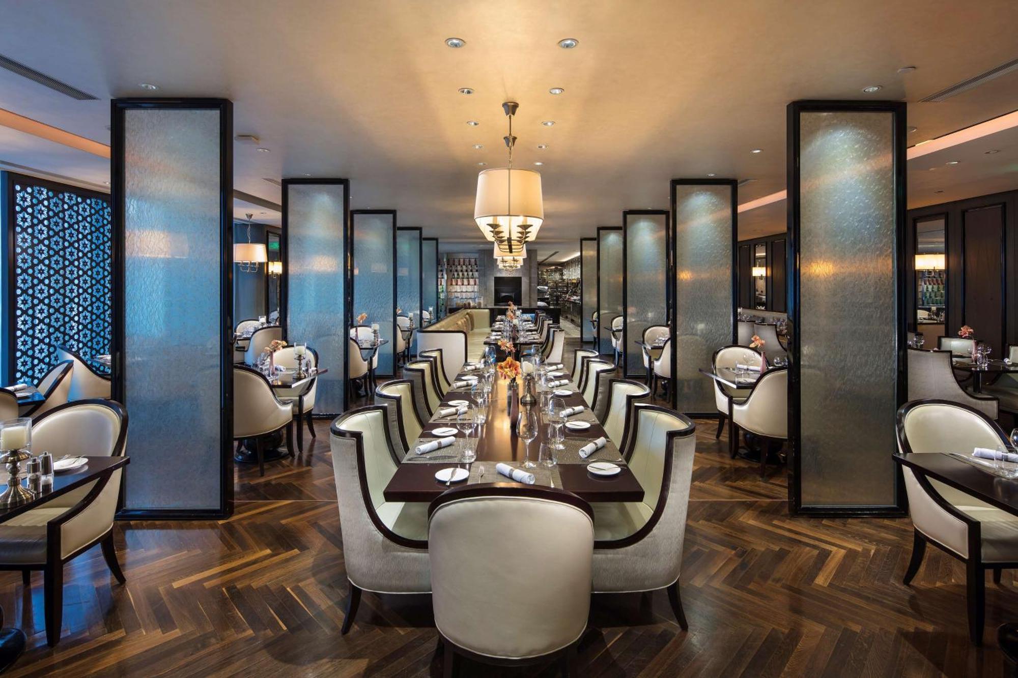 Hilton Guangzhou Tianhe Hotel Ngoại thất bức ảnh The interior of the restaurant