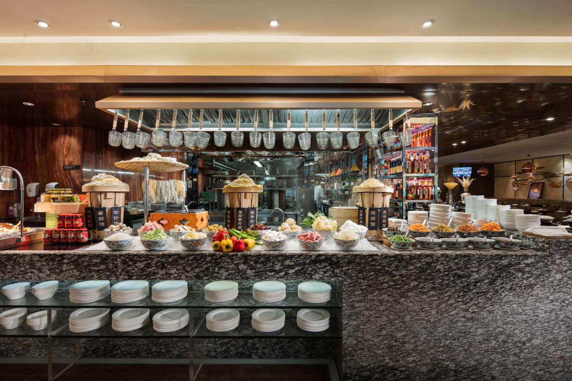 Hilton Guangzhou Tianhe Hotel Ngoại thất bức ảnh A buffet at a hotel